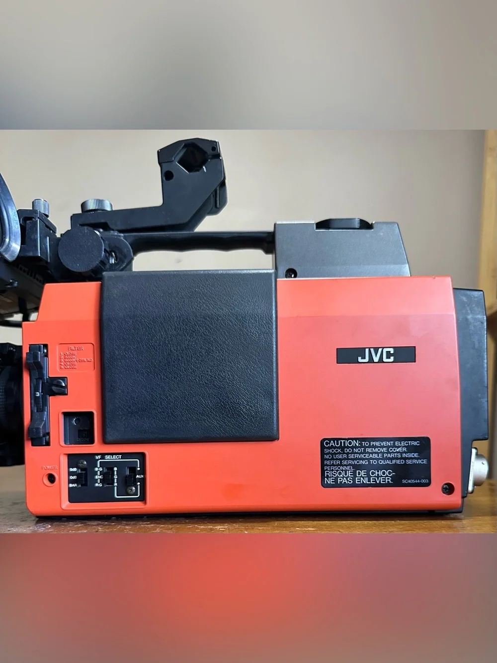 JVC Model KY-1900CH Portable Tree-Tube Professional Color Video Camera Camcorder